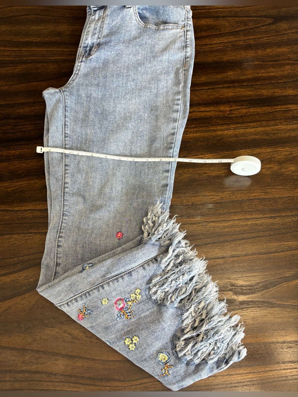 Charlie B Embroidered Fringe Hem Crop Jeans Floral Boho Size 10 - Picture 6 of 9